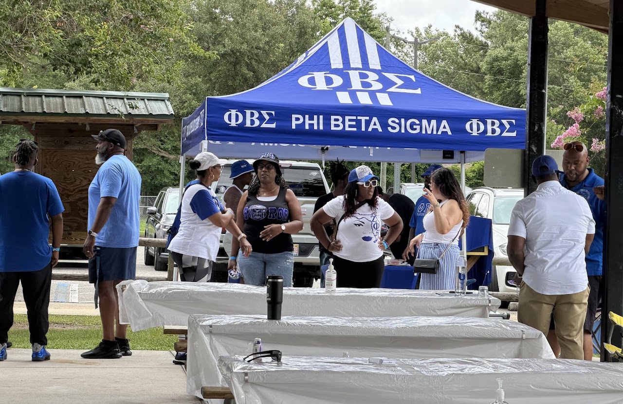 Blue and White Family Day Picnic 5